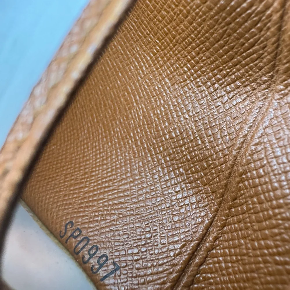 Louis Vuitton Card Holder - Picture 7 of 11